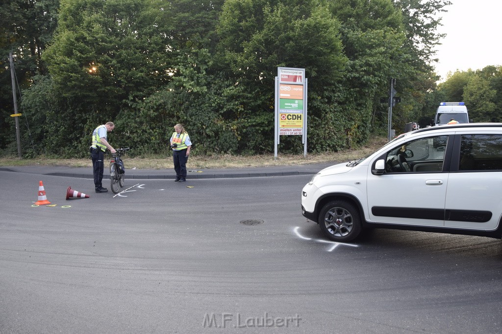 VU PKW Rad Koeln Porz Gremberghoven Alter Deutzer Postweg Josef Lindner Weg P16.JPG - Miklos Laubert